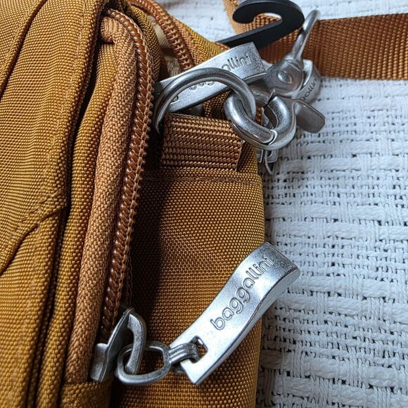 NWT Baggallini Globetrotter Mini Crossbody Tan Adjustable Travel Lightweight - Picture 10 of 16